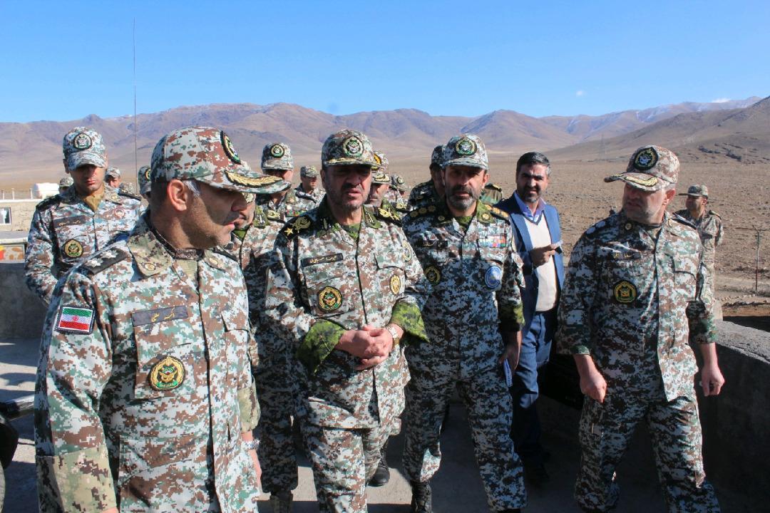 امیر سرتیپ صباحی فرد از سایت پدافندی خنداب بازدید کرد امیر سرتیپ صباحی فرد از سایت پدافندی خنداب بازدید کرد