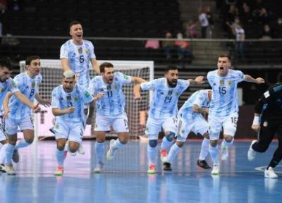 تصاویری از جشن پیروزی تیم ملی آرژانتین، صعود با عکس مارادونا