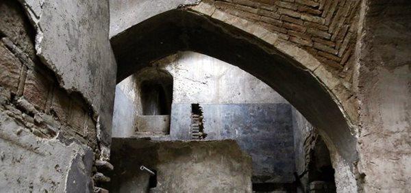 حمام شیخ بهایی سالهاست که در برزخ نابودی خود دست و پا می زند