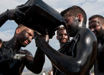 جشنواره کاسکاموراس (Cascamorras): نبردی رنگین برای ایمانی مشترک در قلب اندلس